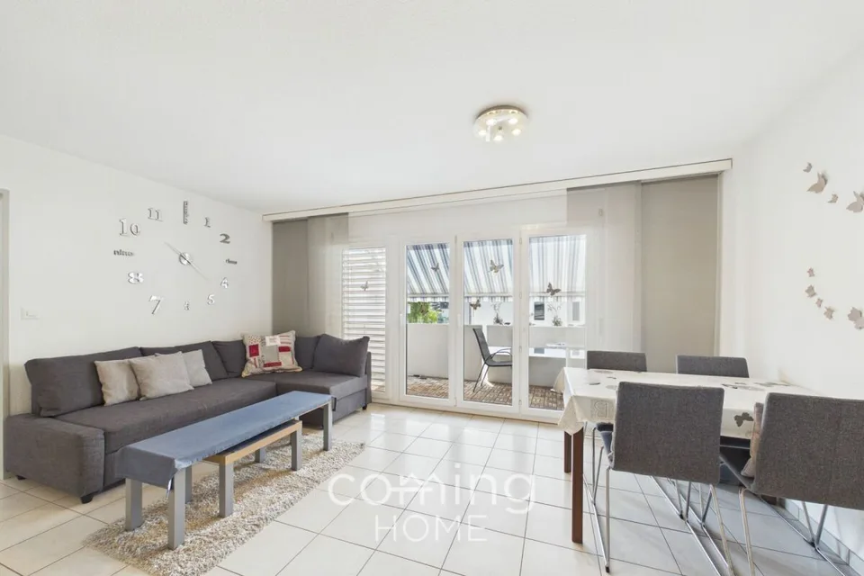 Renovierte 2.5 Zimmerwohnung in Naters mit sonnigem Balkon und Bergsicht – Foto 2 von 13
