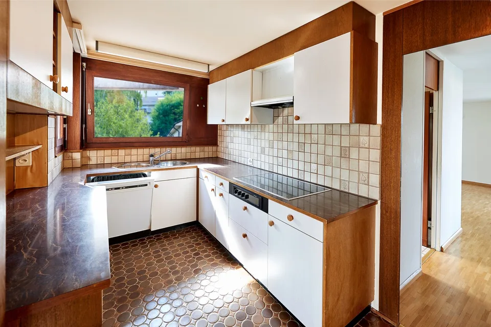 Gepflegte 2.5-Zimmer-Attikawohnung mit wunderbarer Weitsicht über Binningen – Foto 10 von 15