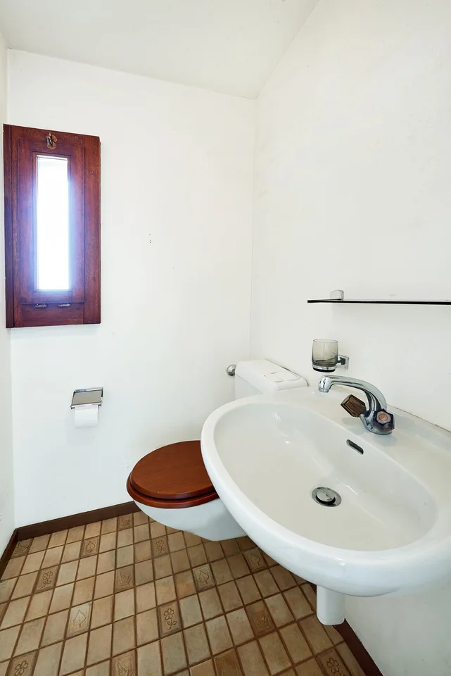 Gepflegte 2.5-Zimmer-Attikawohnung mit wunderbarer Weitsicht über Binningen – Foto 14 von 15