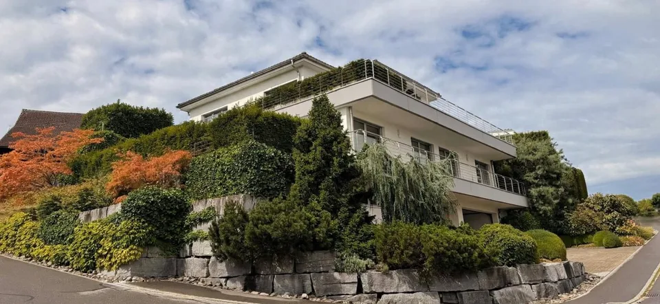 VITA DI LUSSO – VILLA PANORAMICA IN POSIZIONE PRIME – ATMOSFERA DI VACANZA PURA AL REBBERG – foto 3 di 7