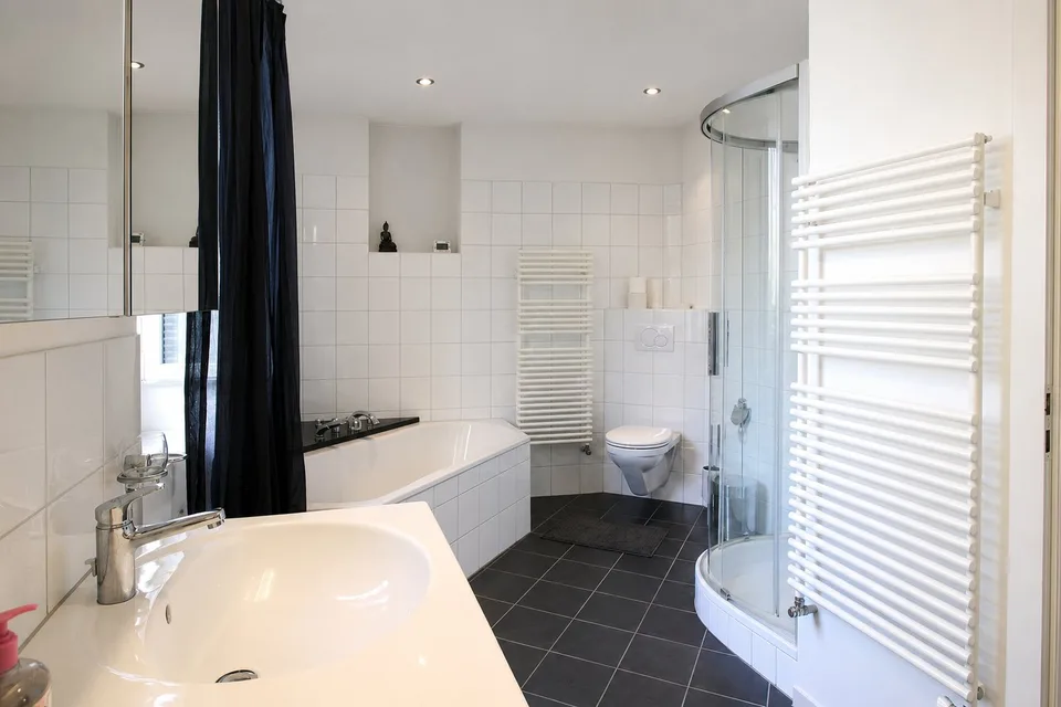 Propriété polyvalente et très spacieuse avec charme et potentiel – photo 7 sur 17