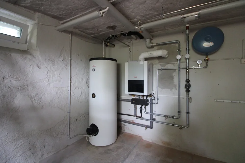 Propriété polyvalente et très spacieuse avec charme et potentiel – photo 15 sur 17