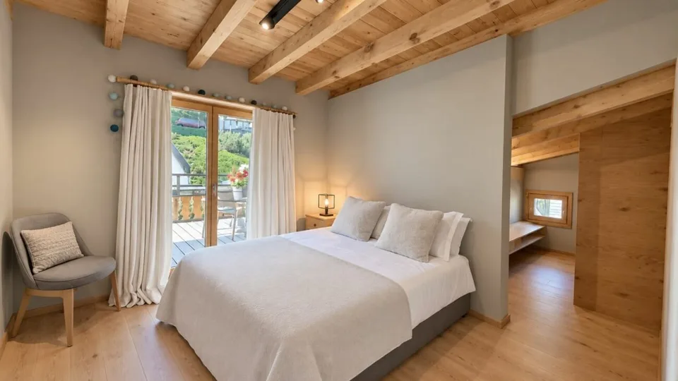 Exclusive 5.5 room attic apartment – photo 5 of 10