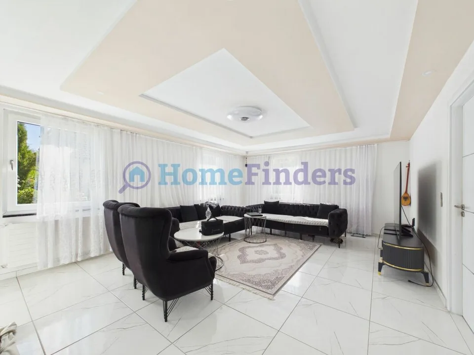 SPACIOUS IN A QUIET LOCATION! – photo 3 of 13