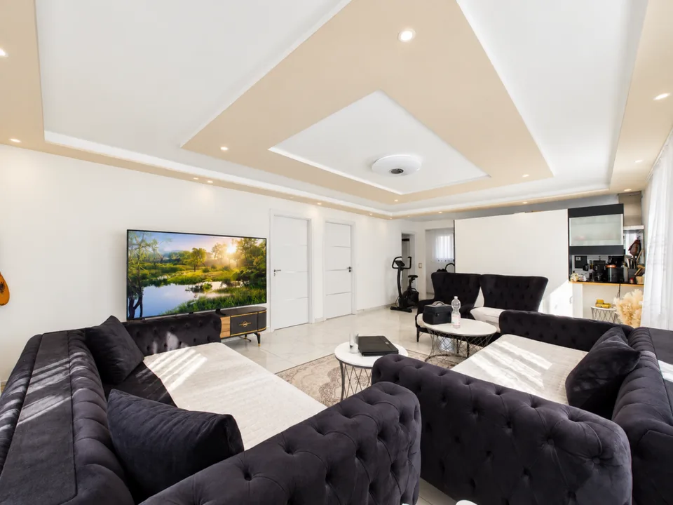 SPACIOUS IN A QUIET LOCATION! – photo 4 of 13