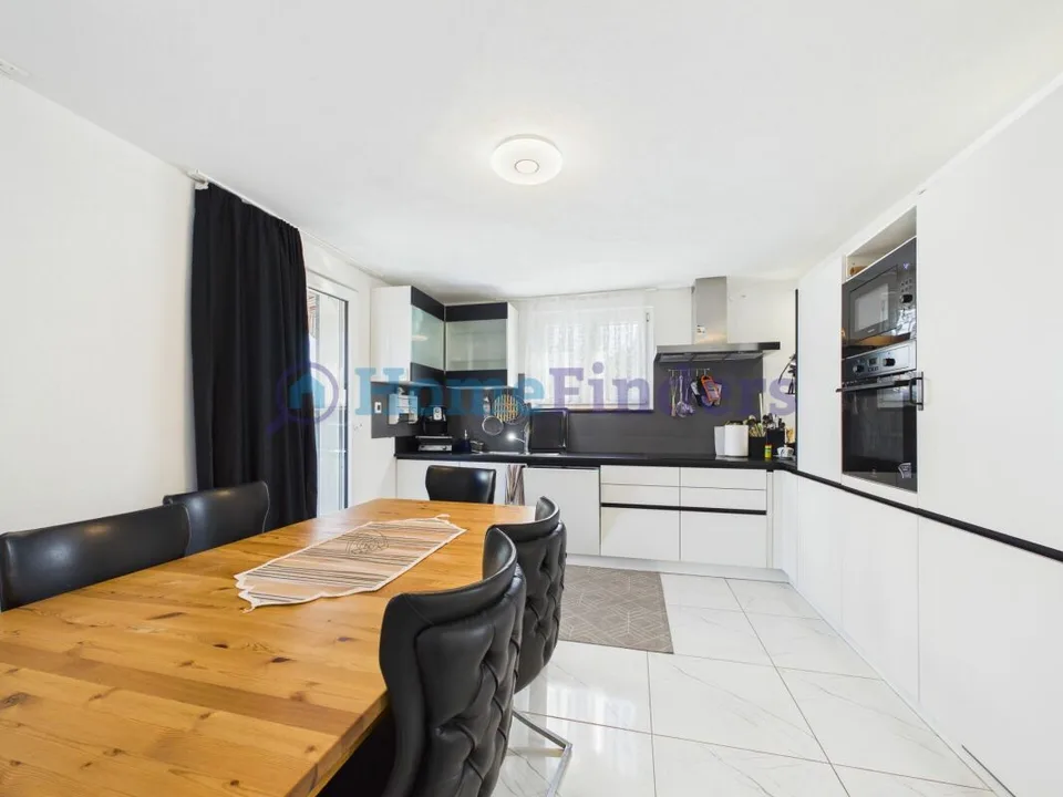 SPACIOUS IN A QUIET LOCATION! – photo 5 of 13