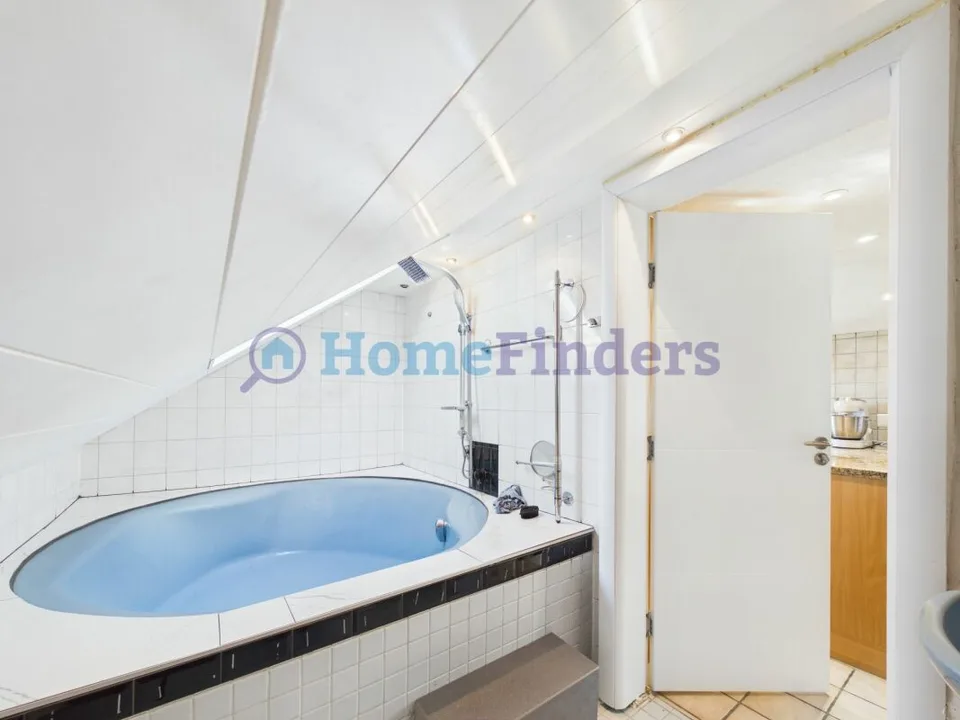 SPACIOUS IN A QUIET LOCATION! – photo 11 of 13