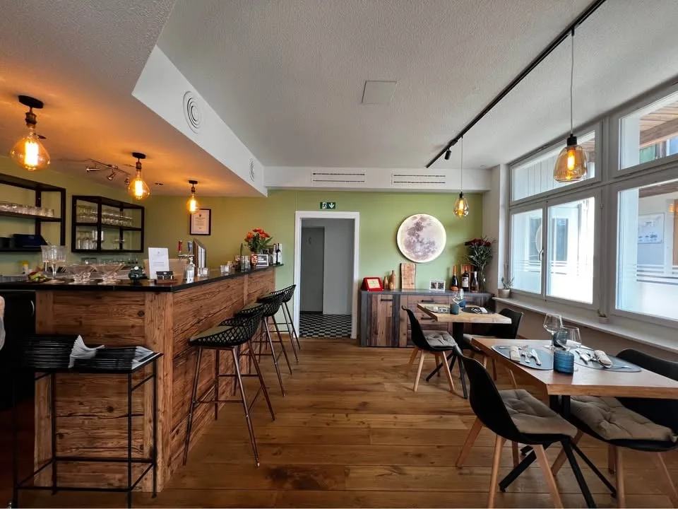 Ristorante con grande terrazza – vicino al lago di Thun – foto 4 di 10