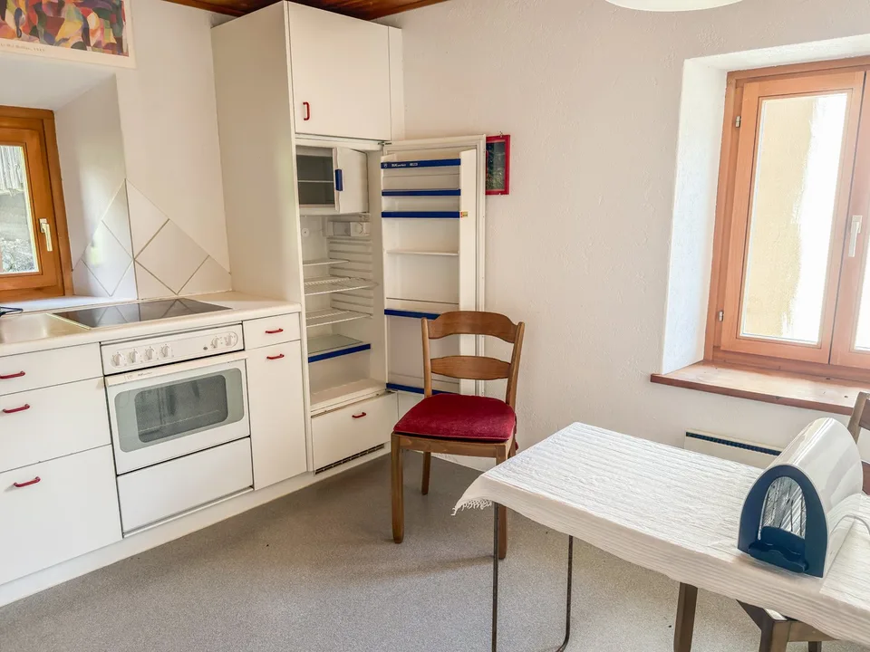 Charmante 5.5-Zimmer-Dachwohnung in Valsot – Historisches Juwel mit Bergflair – Foto 11 von 19