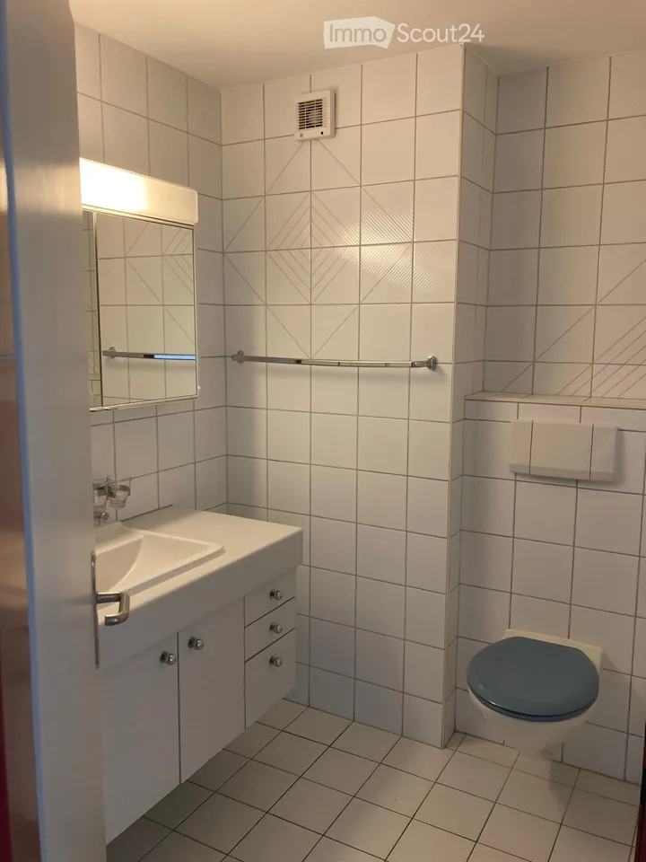 Zu vermieten - schönes 4-Zimmer-Apartment 1/2 mit großem Balkon – Foto 5 von 5