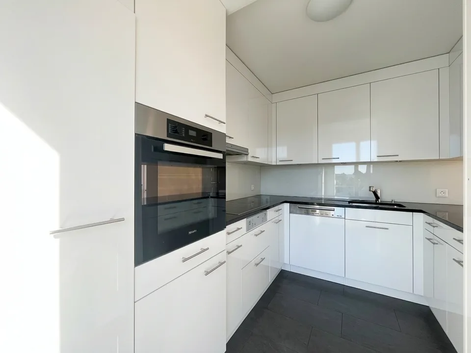Grosszügige, lichtdurchflutete 4.5-Zimmerwohnung an zentraler Lage – Foto 3 von 15