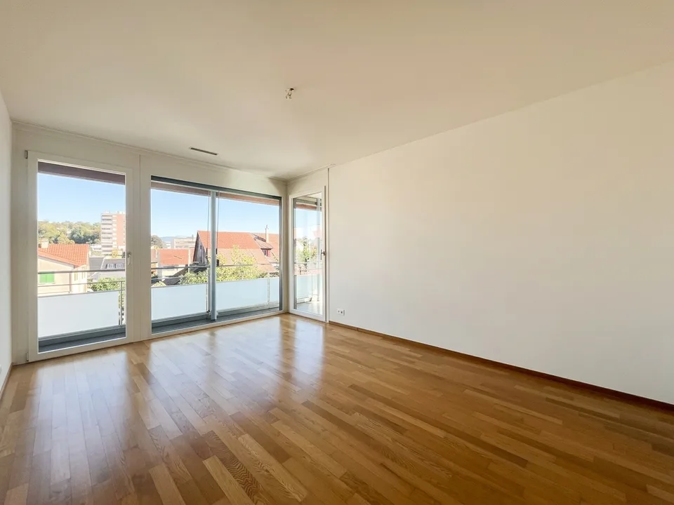 Grosszügige, lichtdurchflutete 4.5-Zimmerwohnung an zentraler Lage – Foto 5 von 15