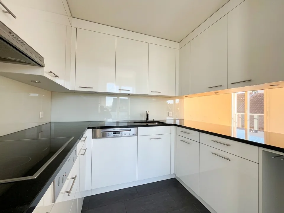 Grosszügige, lichtdurchflutete 4.5-Zimmerwohnung an zentraler Lage – Foto 8 von 15