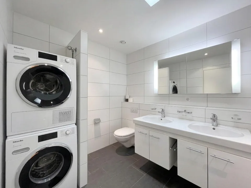 Grosszügige, lichtdurchflutete 4.5-Zimmerwohnung an zentraler Lage – Foto 4 von 15