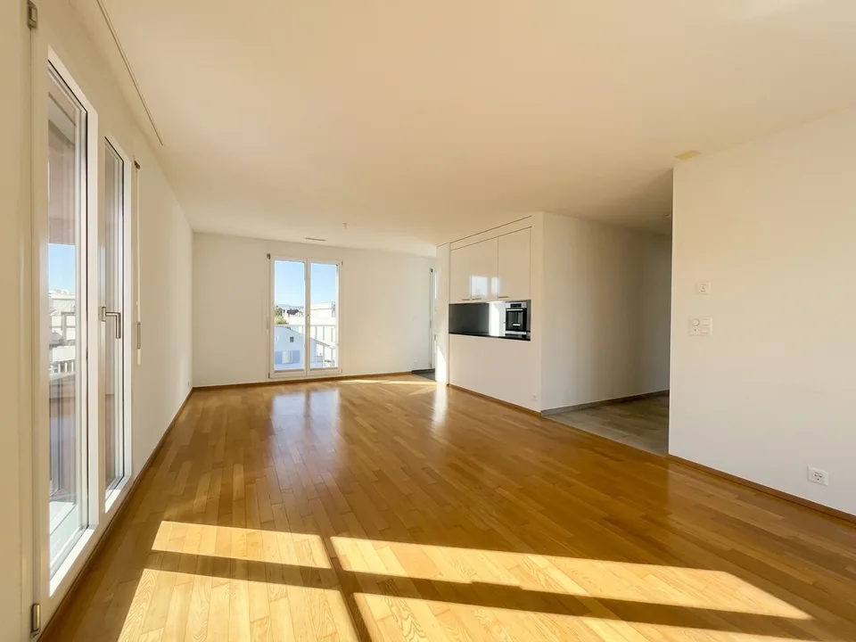 Grosszügige, lichtdurchflutete 4.5-Zimmerwohnung an zentraler Lage – Foto 2 von 15