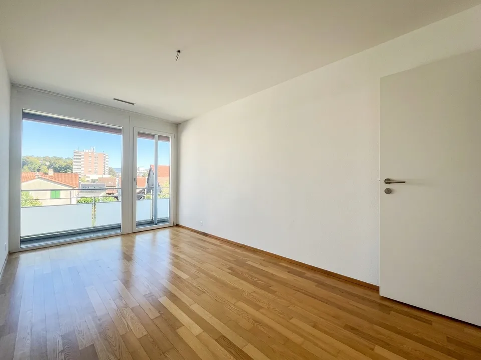 Grosszügige, lichtdurchflutete 4.5-Zimmerwohnung an zentraler Lage – Foto 6 von 15