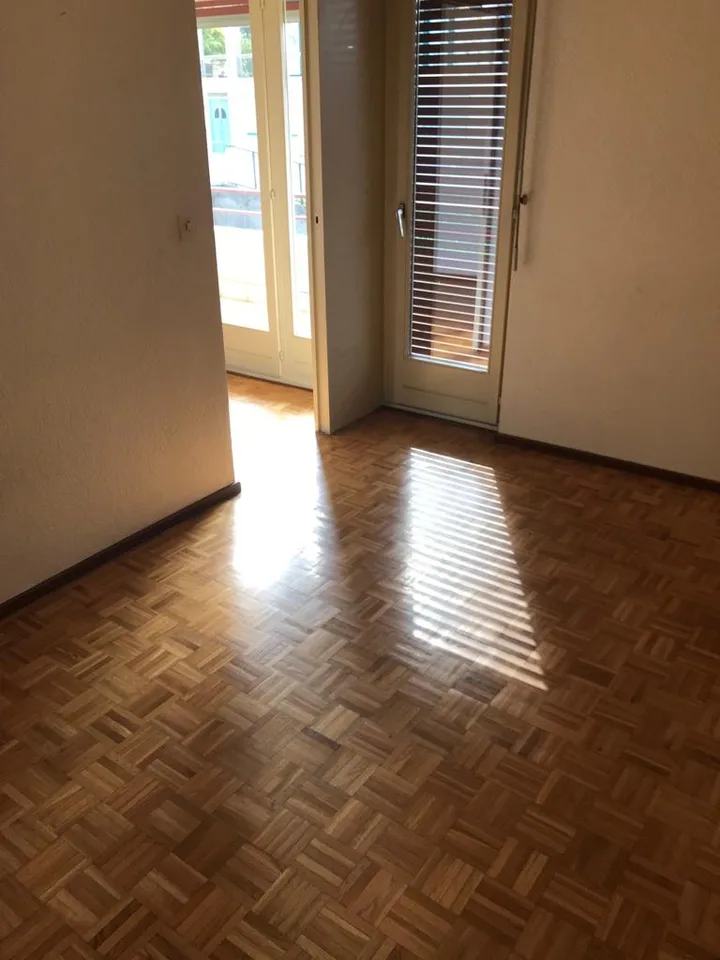 Appartamento 2 locali con balcone e vista panoramica a Vezia – foto 3 di 5