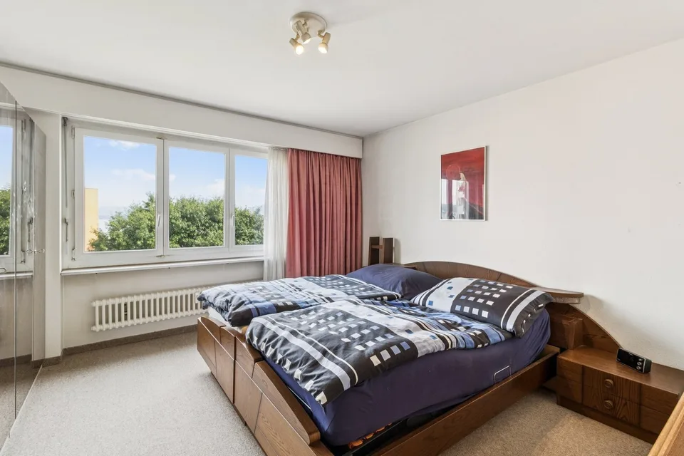Lichtdurchflutete Wohnung mit Teilseesicht und Potenzial – Foto 4 von 5