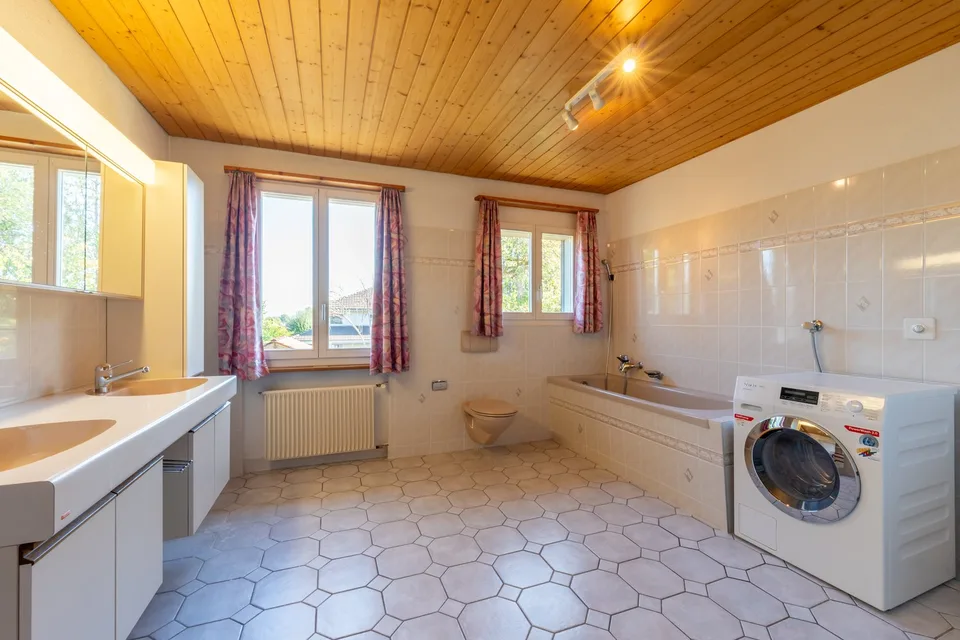 Maison unifamiliale de 6,5 pièces avec grande surface de jardin et espace pour les idées – photo 9 sur 13