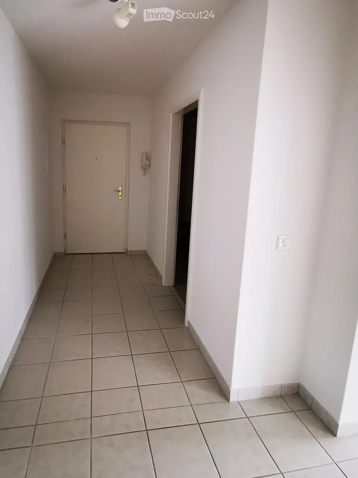 Bright and spacious living in Wegenstetten – photo 3 of 12