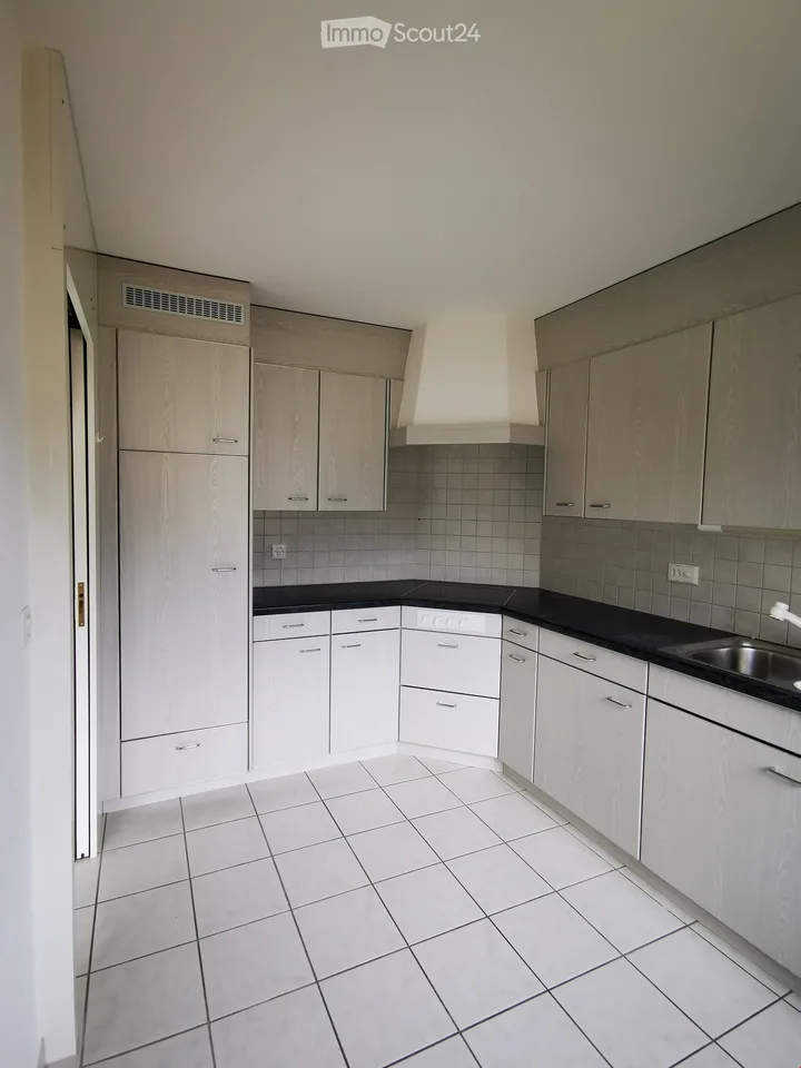 Bright and spacious living in Wegenstetten – photo 2 of 12