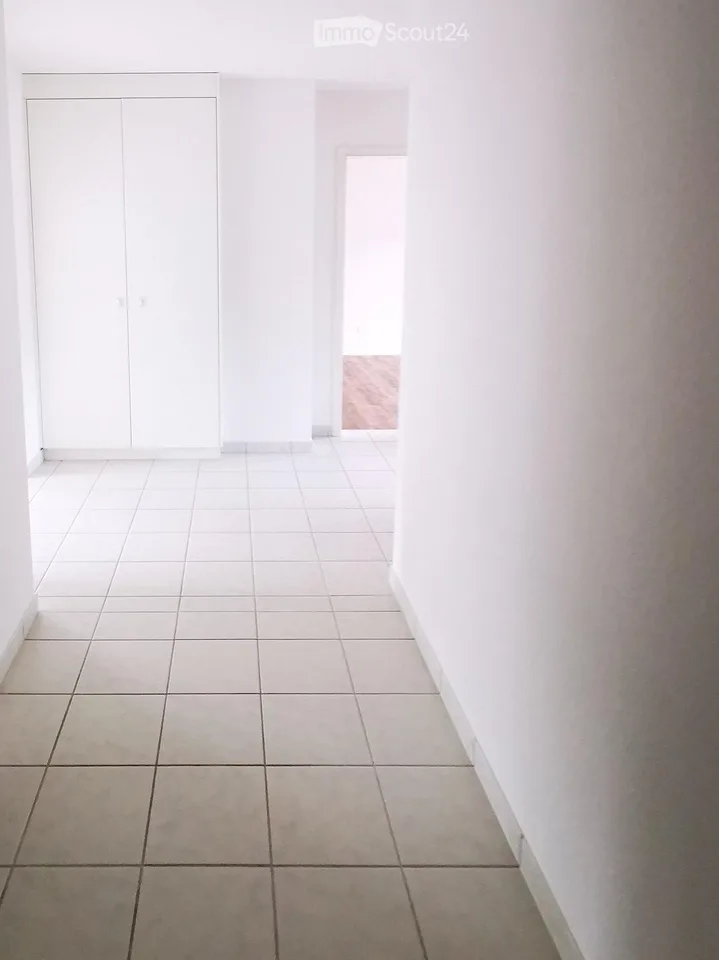 Bright and spacious living in Wegenstetten – photo 4 of 12