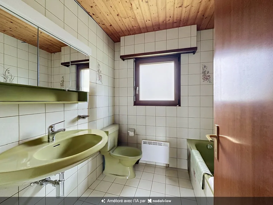 Individual villa with remarkable potential in residential area – photo 11 of 13