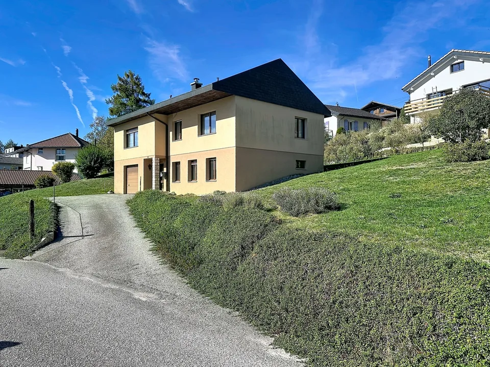 Individual villa with remarkable potential in residential area – photo 13 of 13