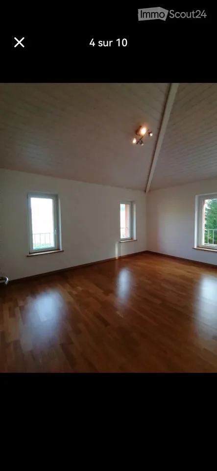 Zu vermieten, 4.5-Zimmer-Wohnung + Balkon + Garage + ... – Foto 2 von 5
