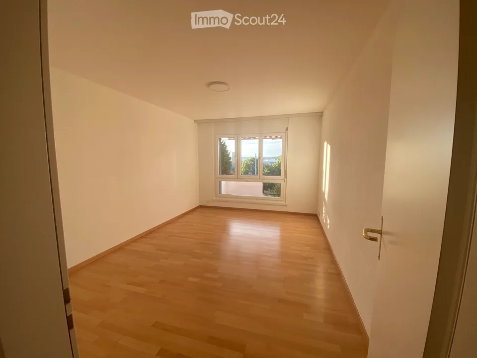 2.5 Zimmer Wohnung mit Lift, Balkon, Tiefgarage – Foto 2 von 5