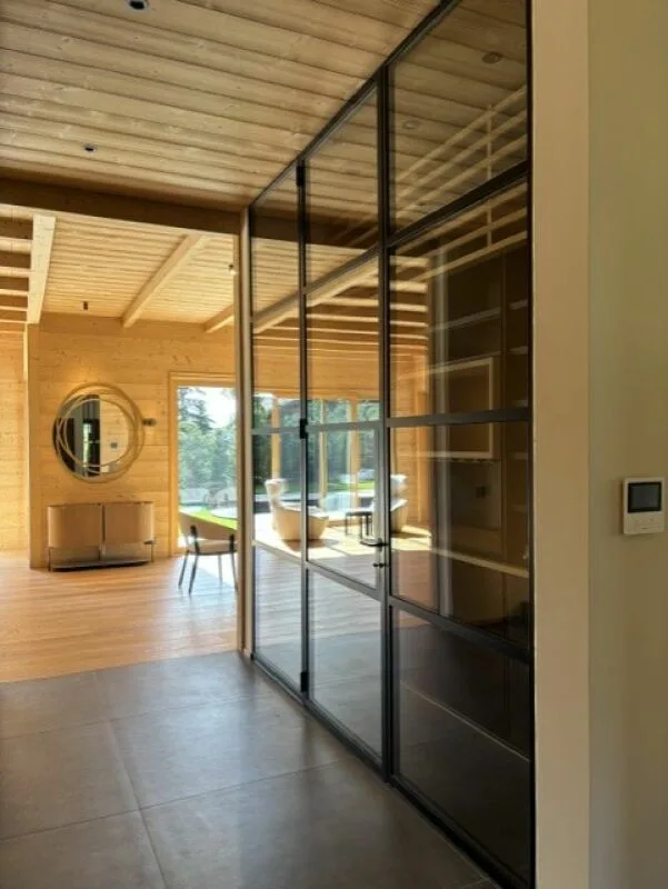 Magnificent Prestige Chalet: golf course in the neighborhood, the Alps on the horizon. – photo 5 of 8