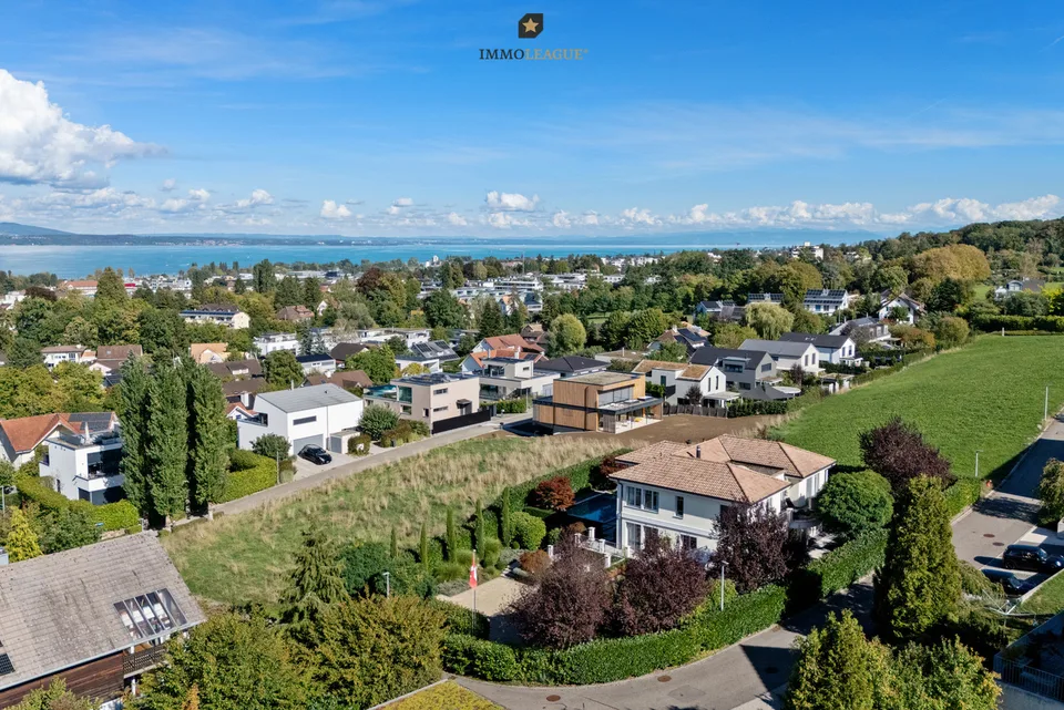 Grandiose Luxusvilla mit Pool und Seesicht – Foto 13 von 13