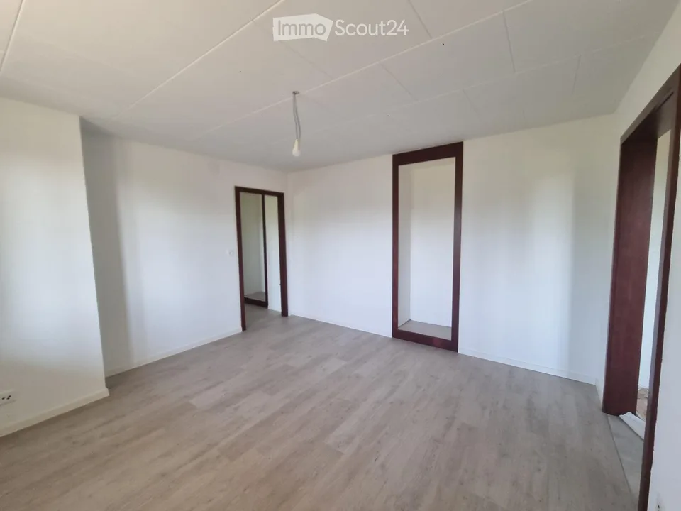 2-Zimmer-Wohnung komplett renoviert, ausgestattete Küche - Zugang zum Garten – Foto 3 von 5