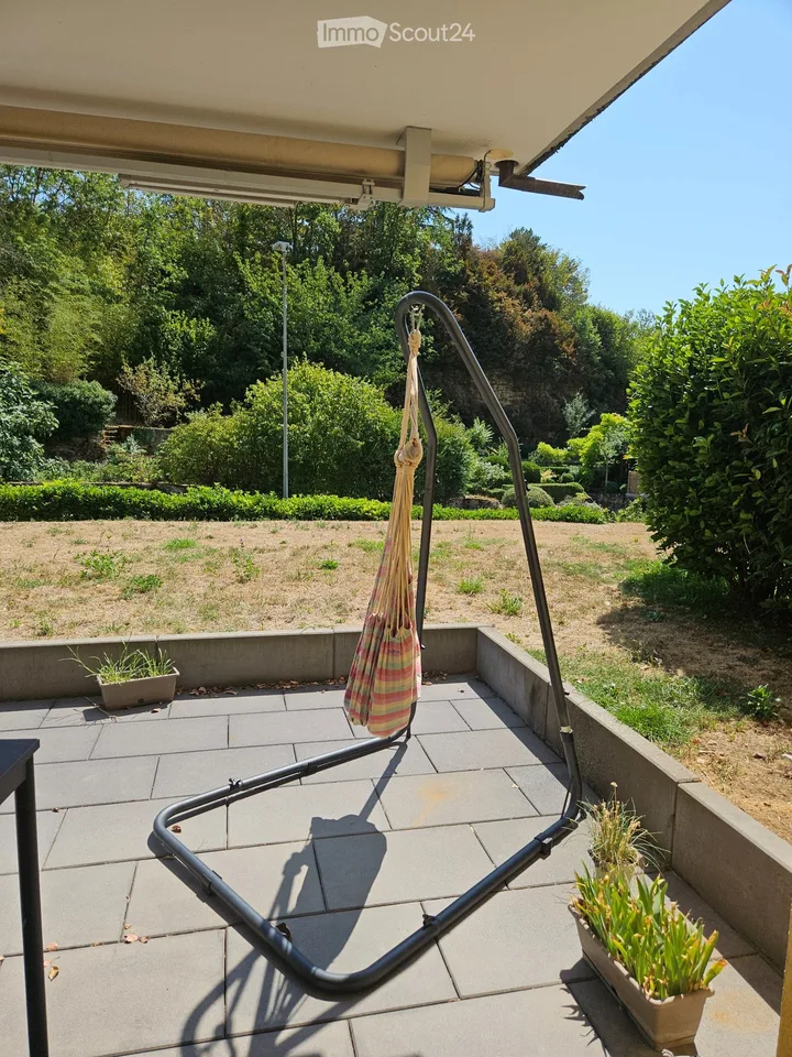 Schönes 4,5-Zimmer-Apartment mit Terrasse und Garten – Foto 2 von 11