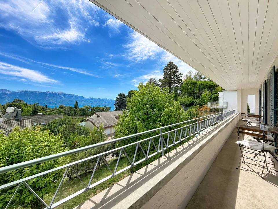 Individual villa with 9.5 rooms and a view of Lake Geneva and the Alps – photo 7 of 26