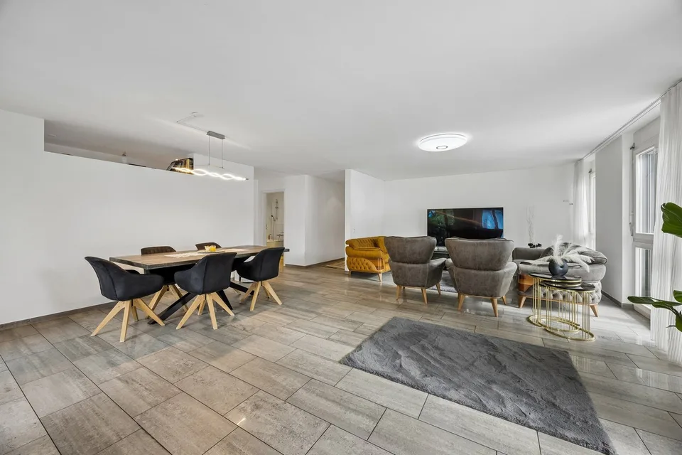 La tua nuova casa nel verde: 158 m² di piacere di vivere su un piano - elegante e moderno – foto 2 di 13
