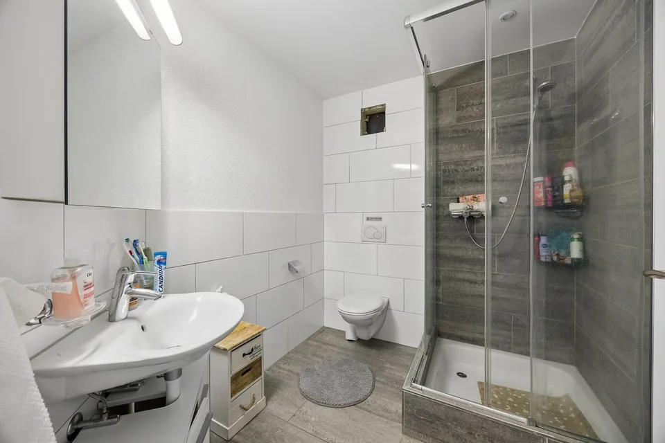 La tua nuova casa nel verde: 158 m² di piacere di vivere su un piano - elegante e moderno – foto 11 di 13