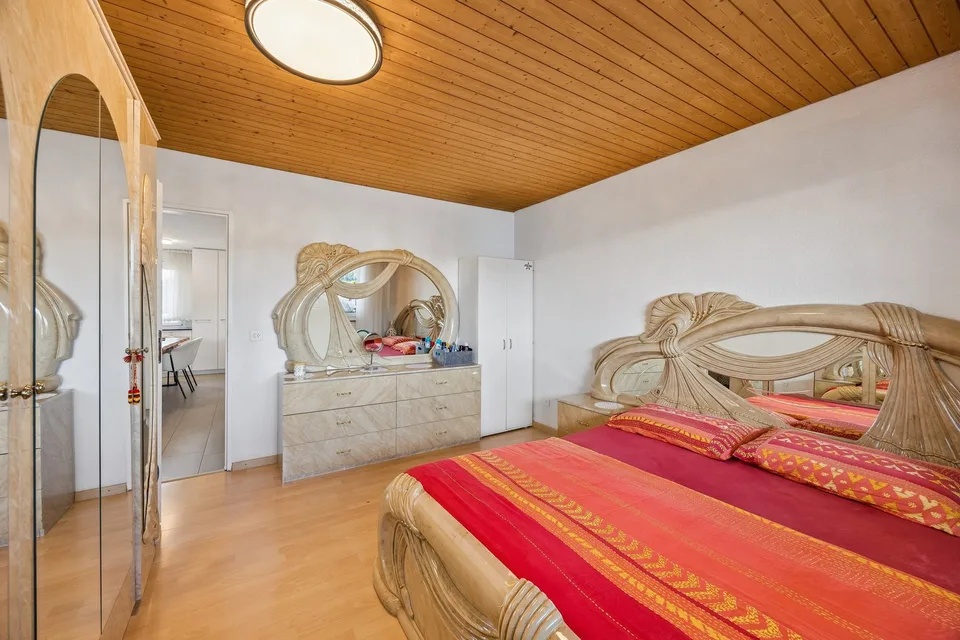 Appartement attrayant de 4,5 pièces au dernier étage avec ascenseur et nouvelle cuisine – photo 10 sur 13