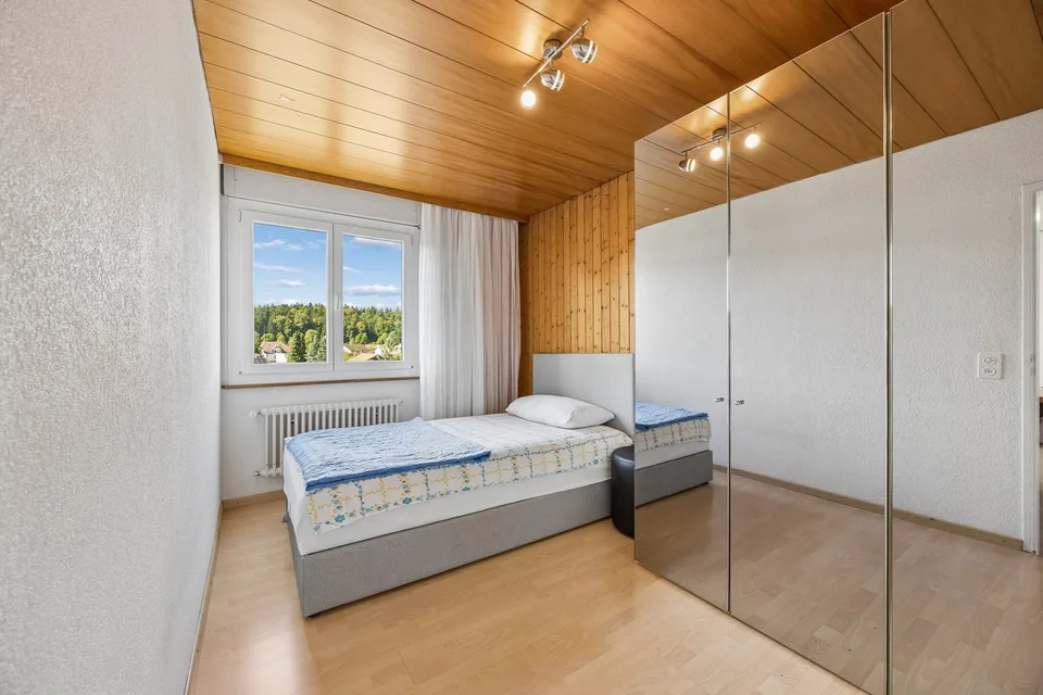 Appartement attrayant de 4,5 pièces au dernier étage avec ascenseur et nouvelle cuisine – photo 11 sur 13
