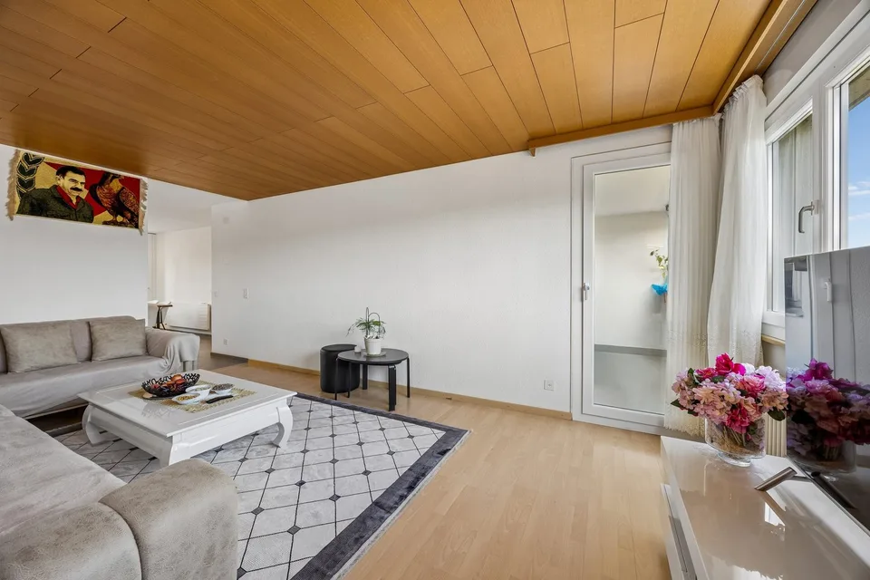 Appartement attrayant de 4,5 pièces au dernier étage avec ascenseur et nouvelle cuisine – photo 5 sur 13