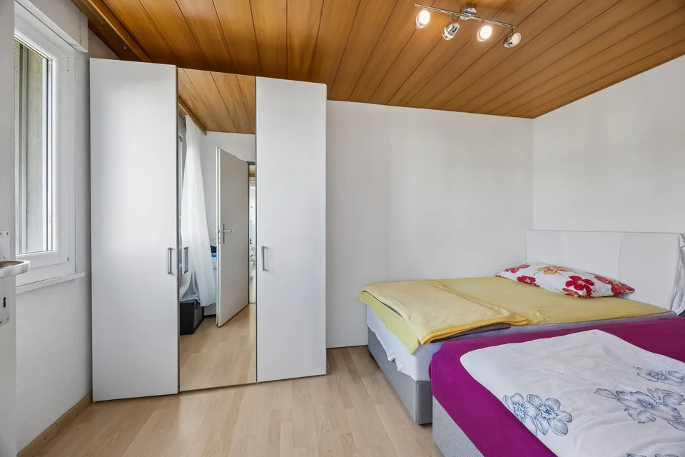 Appartement attrayant de 4,5 pièces au dernier étage avec ascenseur et nouvelle cuisine – photo 12 sur 13