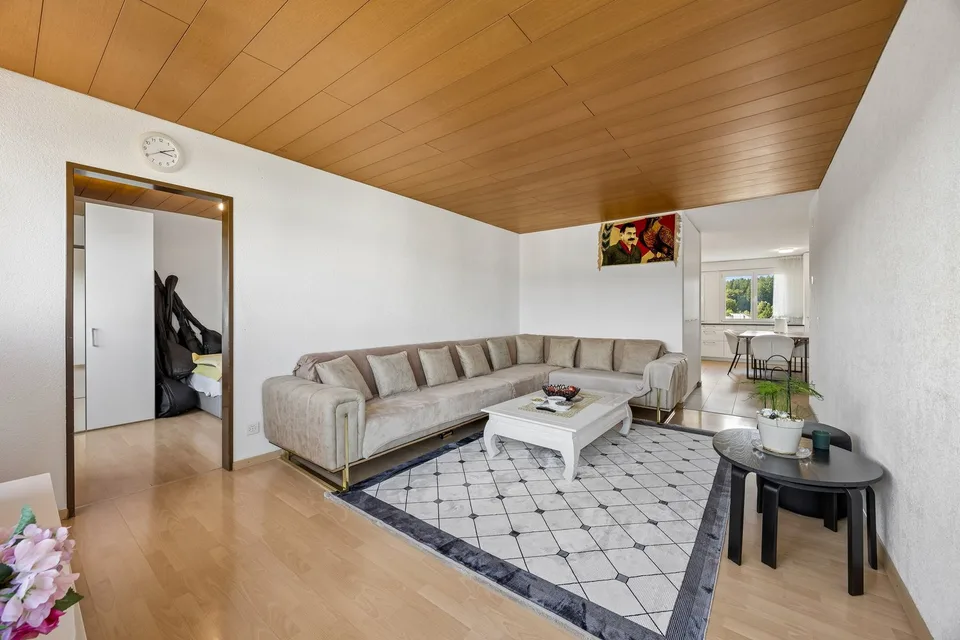 Appartement attrayant de 4,5 pièces au dernier étage avec ascenseur et nouvelle cuisine – photo 4 sur 13