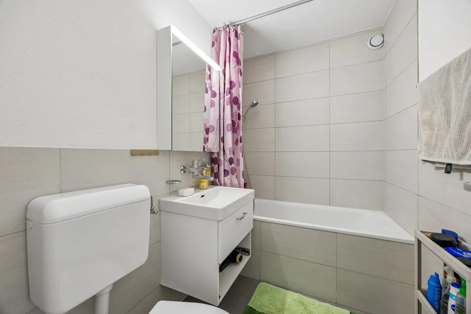 Appartement attrayant de 4,5 pièces au dernier étage avec ascenseur et nouvelle cuisine – photo 8 sur 13