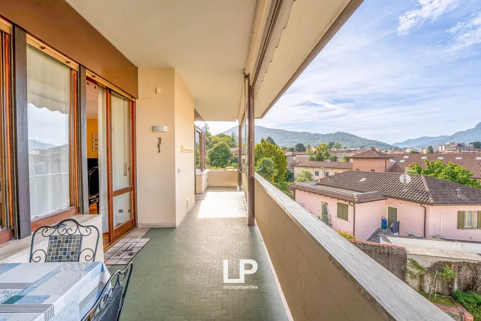 Villa bifamiliare nel cuore di Luino – foto 4 di 13
