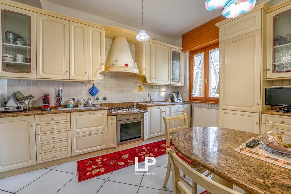 Villa bifamiliare nel cuore di Luino – foto 8 di 13