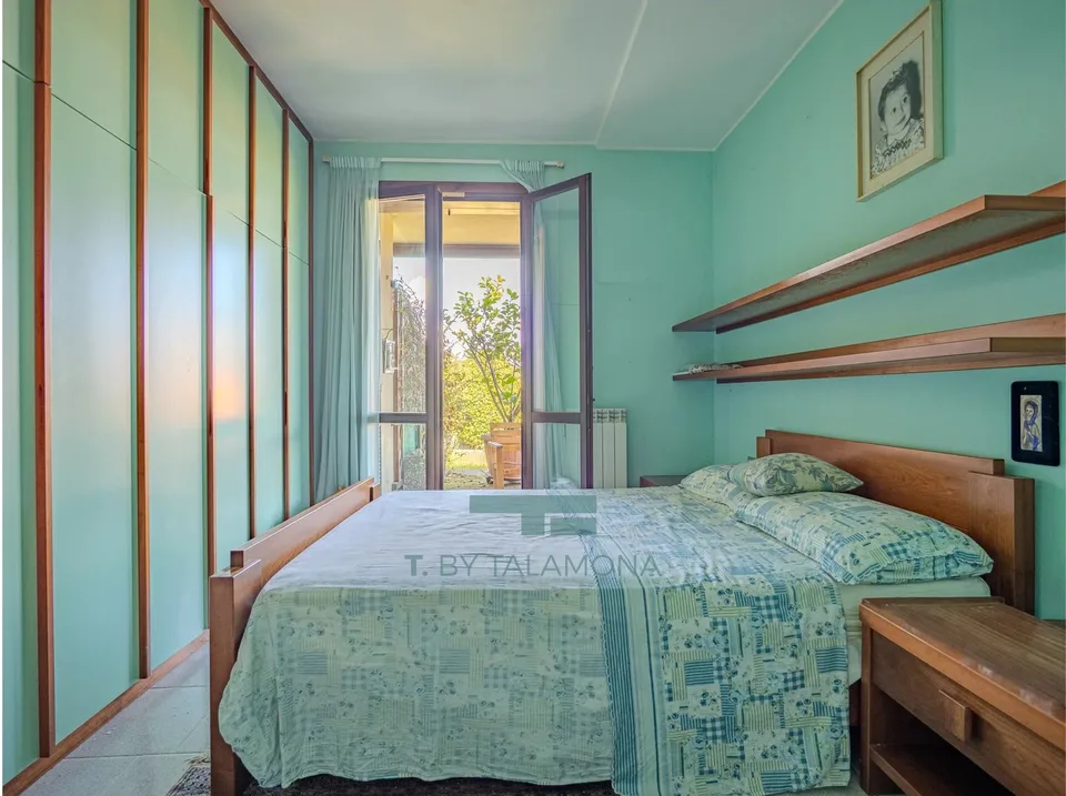 Apartment with private garden and residential complex with swimming pool in Brezzo di Bedero – photo 12 of 13