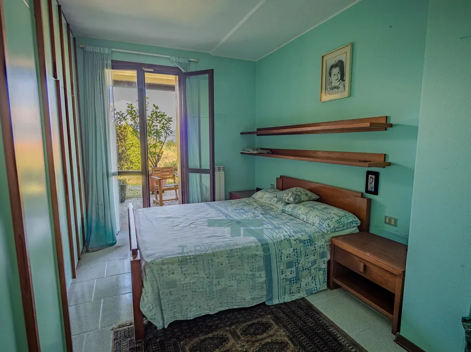 Apartment with private garden and residential complex with swimming pool in Brezzo di Bedero – photo 13 of 13