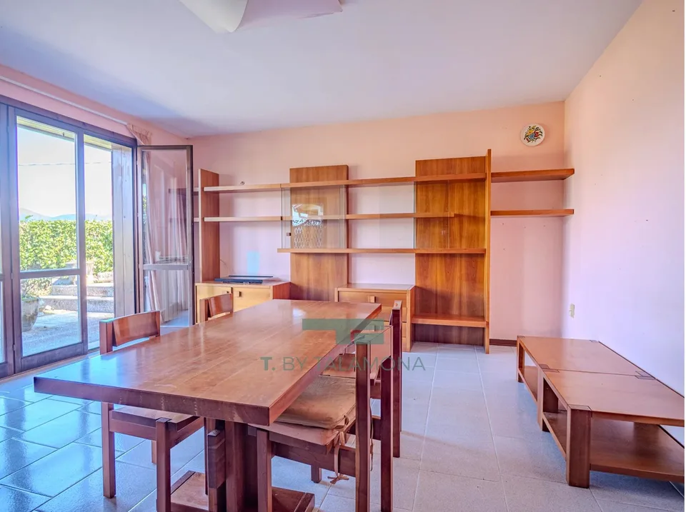 Apartment with private garden and residential complex with swimming pool in Brezzo di Bedero – photo 11 of 13