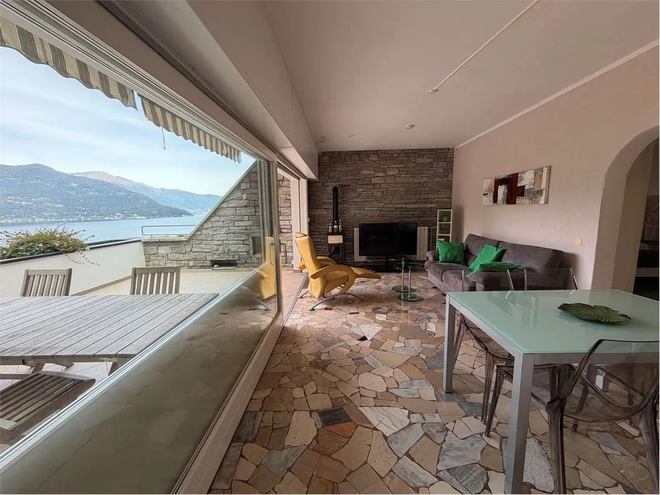 Curato appartamento trilocale con terrazza e splendida vista lago, vic – foto 2 di 13