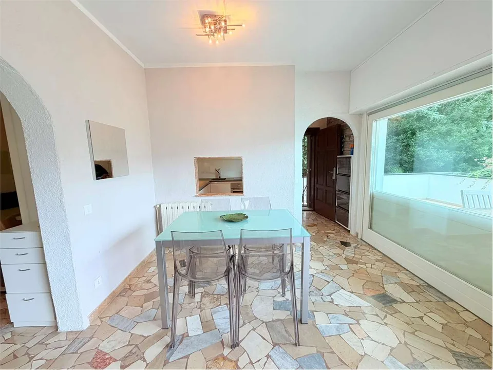 Curato appartamento trilocale con terrazza e splendida vista lago, vic – foto 5 di 13